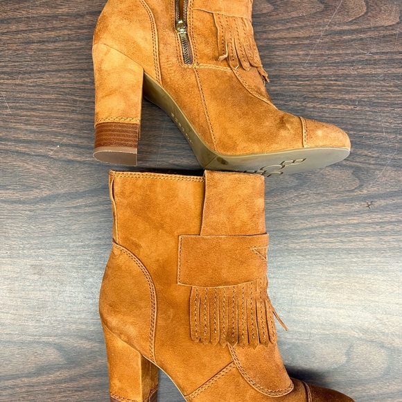 NWOB BCBG Suede boots size 9 1/2 - Picture 3 of 6